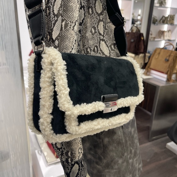 MICHAEL KORS Bradshaw Medium Suede and Faux Shearling Messenger Bag
Black 
NWT - Picture 13 of 16